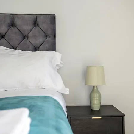 Superb 2 Bedroom Aparttment In *