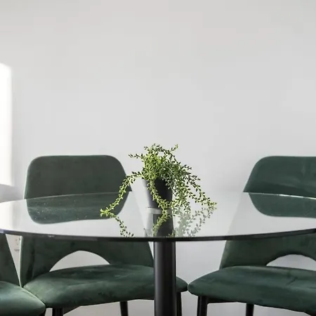 Superb 2 Bedroom Aparttment In 아파트 *