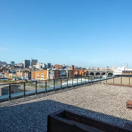 Superb 2 Bedroom Aparttment In 아파트 *